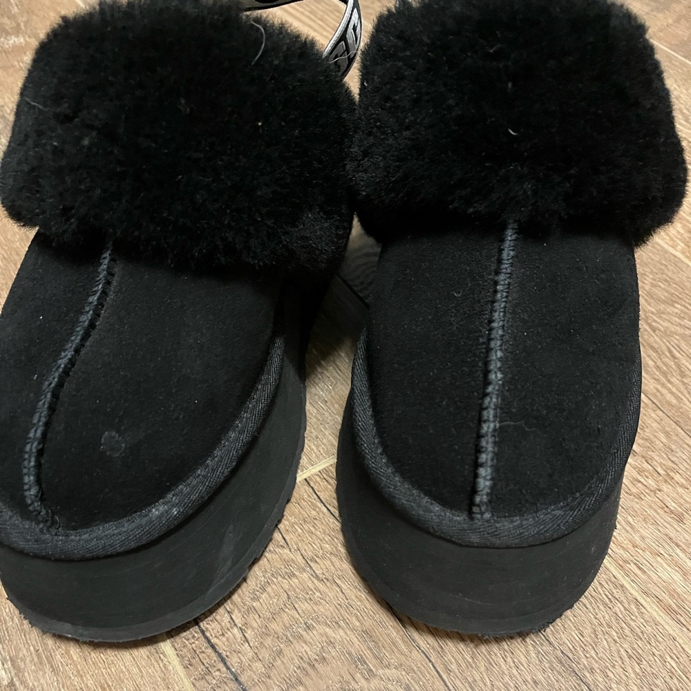 Like New Platform Ugg Slides Size 9 - image 2